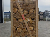 Pallet met netzakken aanmaakhout - afbeelding 2 van  3
