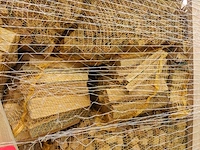 Pallet met netzakken aanmaakhout - afbeelding 3 van  3