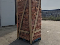 Pallet met netzakken aanmaakhout - afbeelding 1 van  3