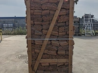 Pallet met netzakken aanmaakhout - afbeelding 2 van  3