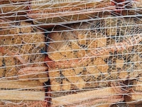 Pallet met netzakken aanmaakhout - afbeelding 3 van  3
