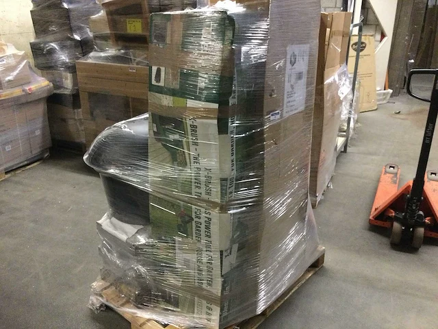 Pallet met nieuwe- en retourgoederen . - afbeelding 1 van  3