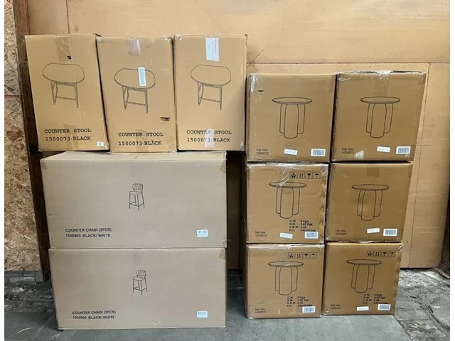 Pallet met nieuwe retourgoederen, white label living en van harte - afbeelding 1 van  8