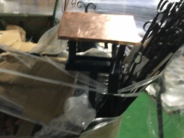 Pallet met ongebruikte- en retourgoederen. - afbeelding 4 van  10
