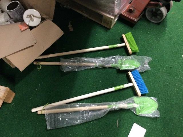 Pallet met ongebruikte- en retourgoederen. - afbeelding 8 van  10
