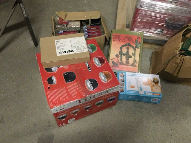 Pallet met ongebruikte- en retourgoederen. - afbeelding 5 van  8