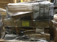 Pallet met ongebruikte- en retourgoederen. - afbeelding 2 van  10