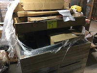 Pallet met ongebruikte- en retourgoederen. - afbeelding 3 van  10
