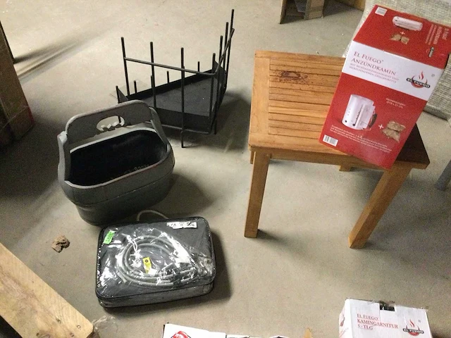 Pallet met ongebruikte- en retourgoederen. - afbeelding 5 van  10