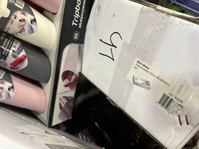 Pallet met retouren en overstock. - afbeelding 2 van  3