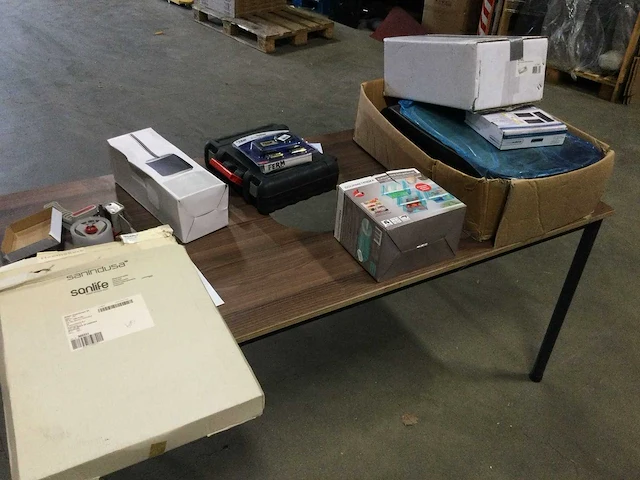 Pallet met retourgoederen. - afbeelding 2 van  9