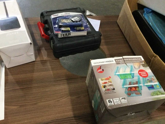 Pallet met retourgoederen. - afbeelding 3 van  9