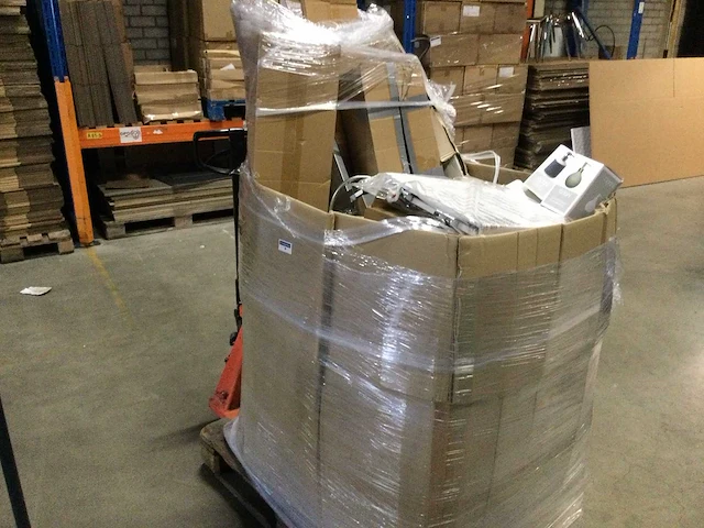 Pallet met retourgoederen. - afbeelding 7 van  9