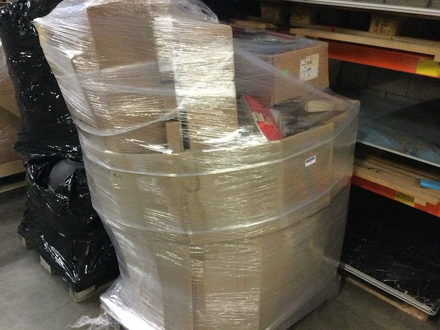 Pallet met retourgoederen. - afbeelding 8 van  9