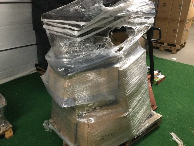 Pallet met retourgoederen. - afbeelding 6 van  7