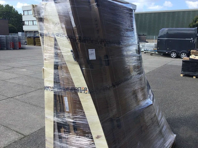 Pallet met sanitair artikelen. - afbeelding 3 van  7