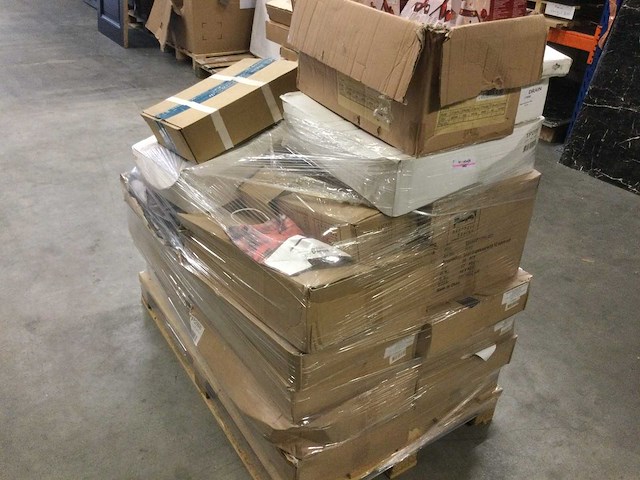 Pallet met sanitairartikelen - afbeelding 1 van  6