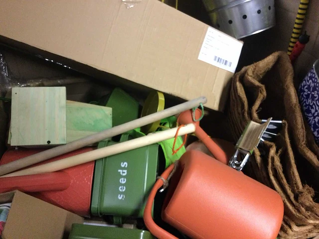 Pallet met tuin- en huishoudelijke artikelen. - afbeelding 2 van  7
