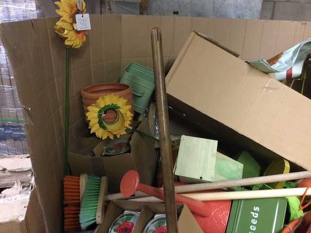 Pallet met tuin- en huishoudelijke artikelen. - afbeelding 5 van  7
