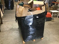 Pallet met tuin- en huishoudelijke artikelen. - afbeelding 1 van  5