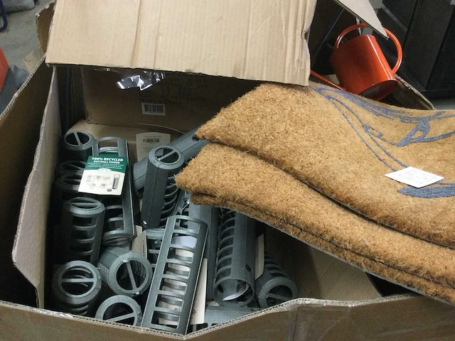 Pallet met tuin- en huishoudelijke artikelen. - afbeelding 4 van  5