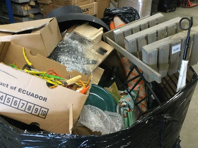 Pallet met tuin- en huishoudelijke artikelen. - afbeelding 2 van  6