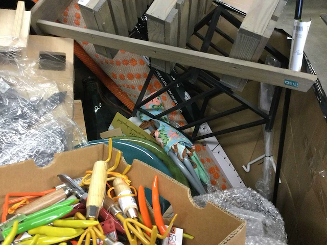 Pallet met tuin- en huishoudelijke artikelen. - afbeelding 4 van  6