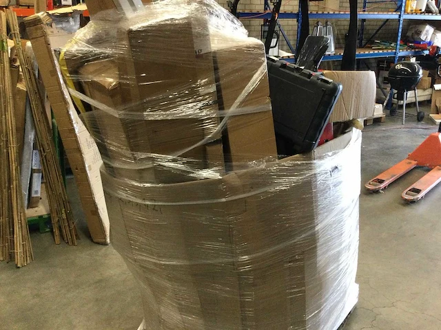 Pallet met tuin- en huishoudelijke artikelen. - afbeelding 2 van  4
