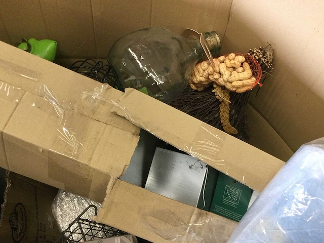 Pallet met tuin- en huishoudelijke artikelen. - afbeelding 2 van  4