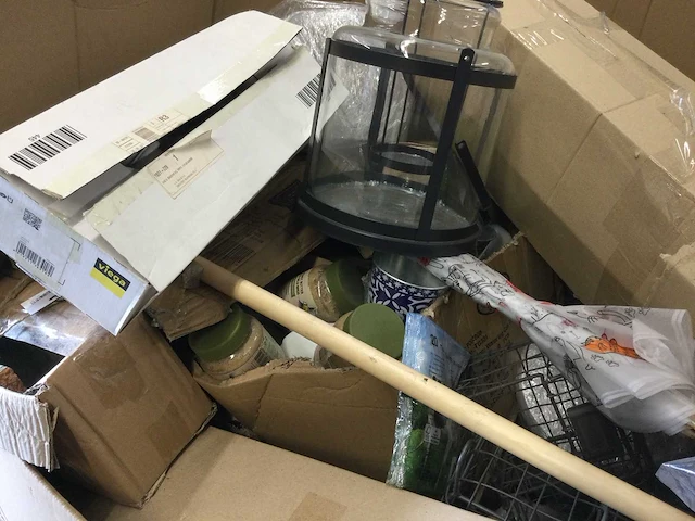 Pallet met tuin- en huishoudelijke artikelen. - afbeelding 3 van  4