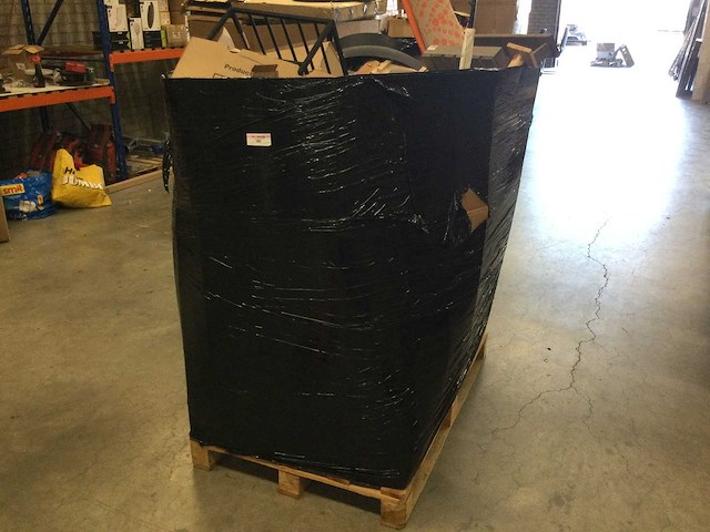 Pallet met tuin- en huishoudelijke artikelen. - afbeelding 1 van  6