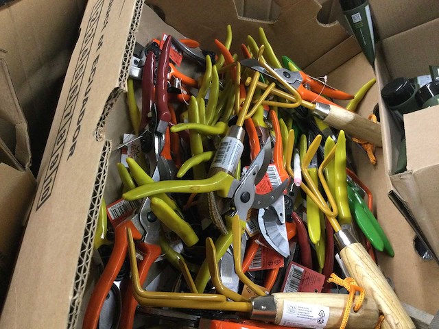 Pallet met tuin- en huishoudelijke artikelen. - afbeelding 3 van  6