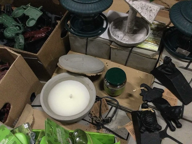 Pallet met tuin-en huishoudelijke artikelen. - afbeelding 2 van  9