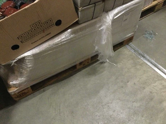 Pallet met tuin-en huishoudelijke artikelen. - afbeelding 8 van  9