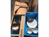 Pallet met verschillend servies en bestek | verlichting | kleding hangers | potten en pannen - afbeelding 3 van  3