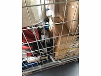 Pallet met verschillende bootonderdelen reddingsvesten | slangen | fenders | verlichting - afbeelding 3 van  4