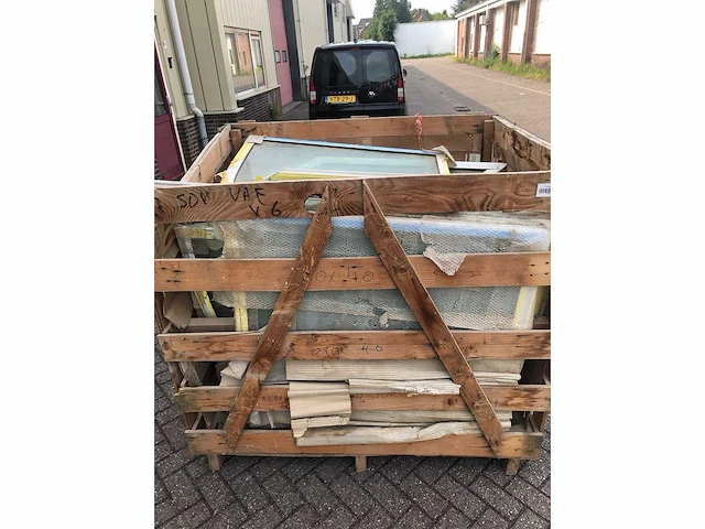 Pallet met verschillende bootramen voor gulf craft boten alle nieuw - afbeelding 1 van  4