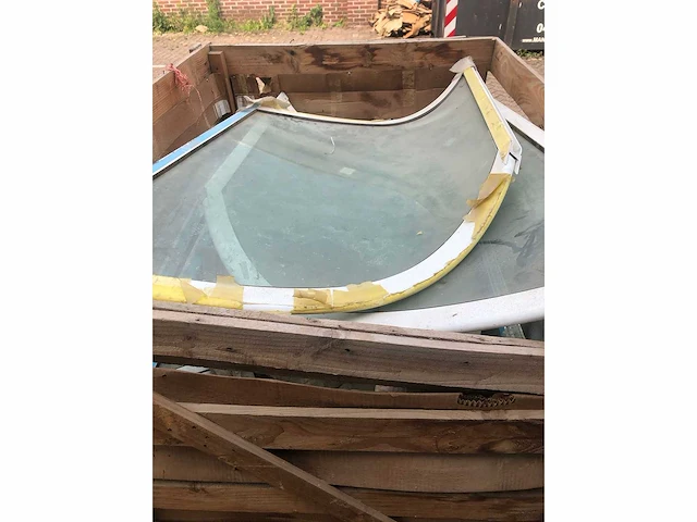 Pallet met verschillende bootramen voor gulf craft boten alle nieuw - afbeelding 2 van  4
