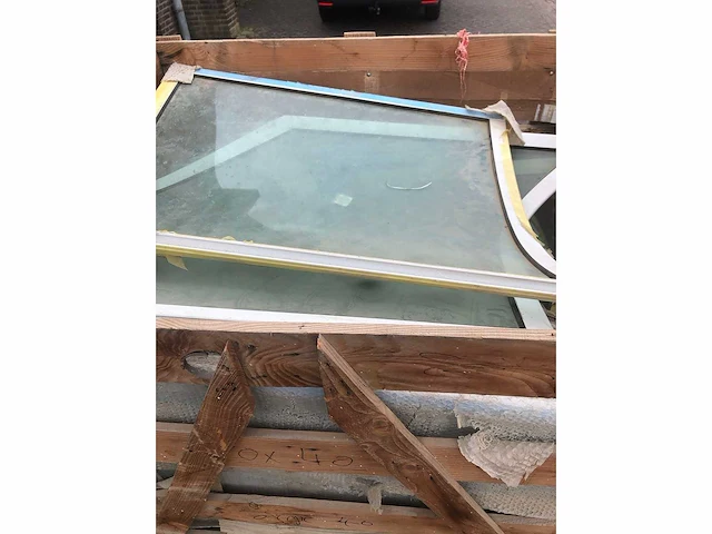 Pallet met verschillende bootramen voor gulf craft boten alle nieuw - afbeelding 4 van  4