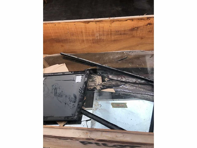 Pallet met verschillende bootramen voor gulf craft boten alle nieuw - afbeelding 2 van  4