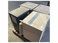 Pallet met verschillende koelkasten en wijnklimaatkasten en ijsmakers - afbeelding 1 van  2