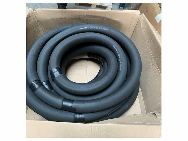 Pallet met verschillende maritieme isolatie en geisoleerde slangen - afbeelding 5 van  5