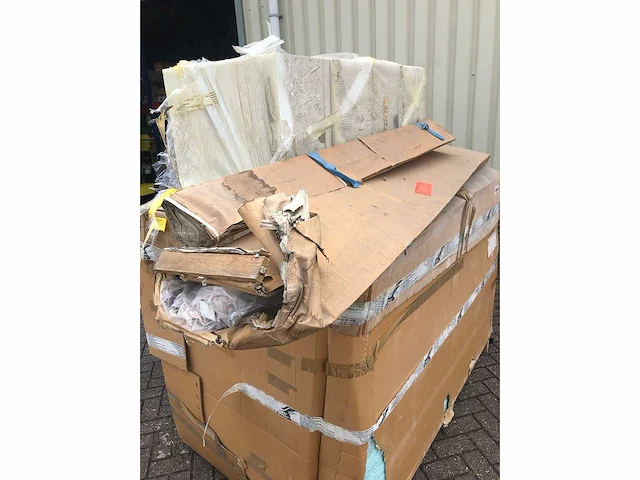 Pallet met verschillende maritieme isolatieplaten - afbeelding 1 van  1