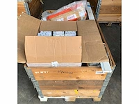 Pallet met verschillende onderdelen van wago - afbeelding 1 van  3