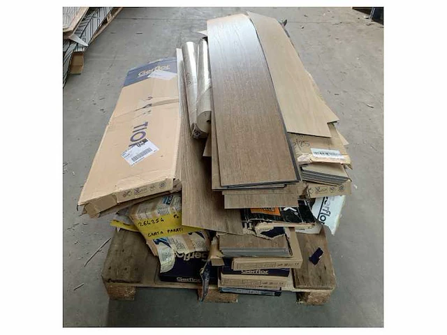 Pallet met verschillende pvc vloerdelen - afbeelding 3 van  3