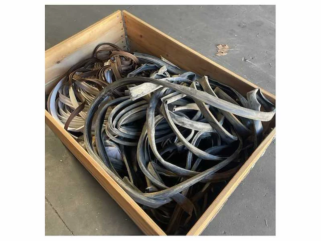 Pallet met verschillende raamrubbers - afbeelding 1 van  3