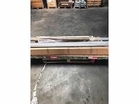 Pallet met verschillende vloerdelen | laminaat | pvc | carpet en overige vloerdelen | horren en verduistering - afbeelding 1 van  4
