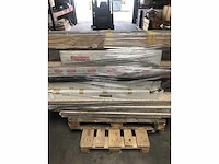 Pallet met verschillende vloerdelen | laminaat | pvc | carpet en overige vloerdelen - afbeelding 2 van  4