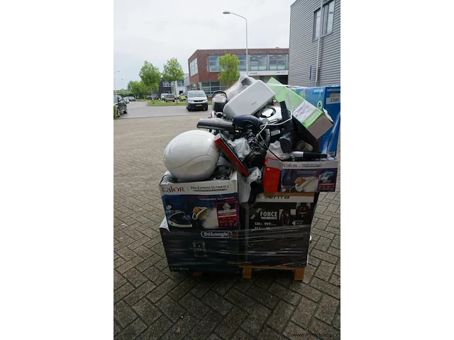Pallet ongecontroleerde retourgoederen - afbeelding 1 van  3
