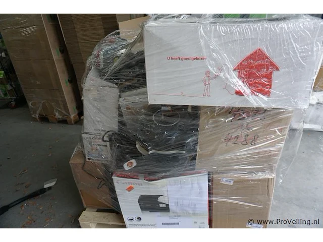 Pallet ongecontroleerde retourgoederen - afbeelding 2 van  5